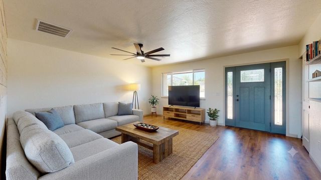 14304 Oakwood Place NE, Albuquerque, NM 87123