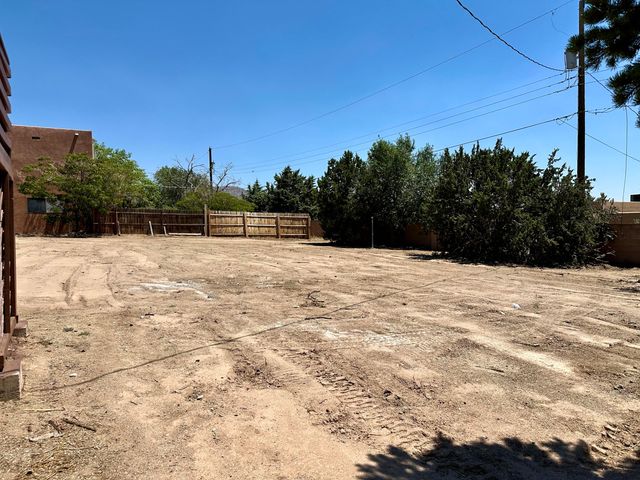 14304 Oakwood Place NE, Albuquerque, NM 87123