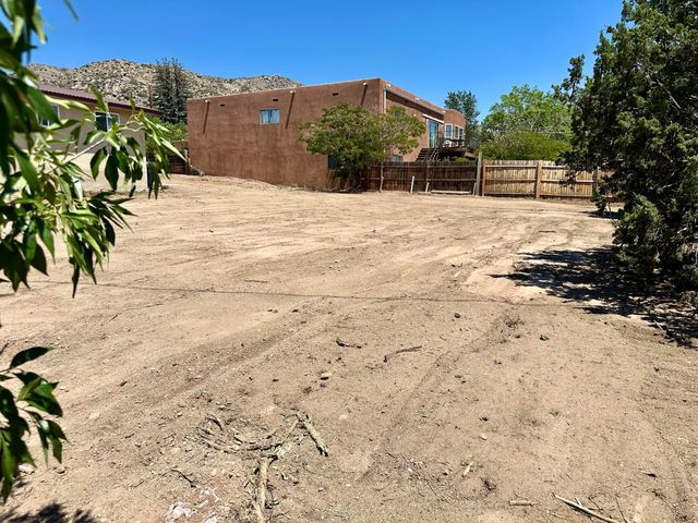 14304 Oakwood Place NE, Albuquerque, NM 87123