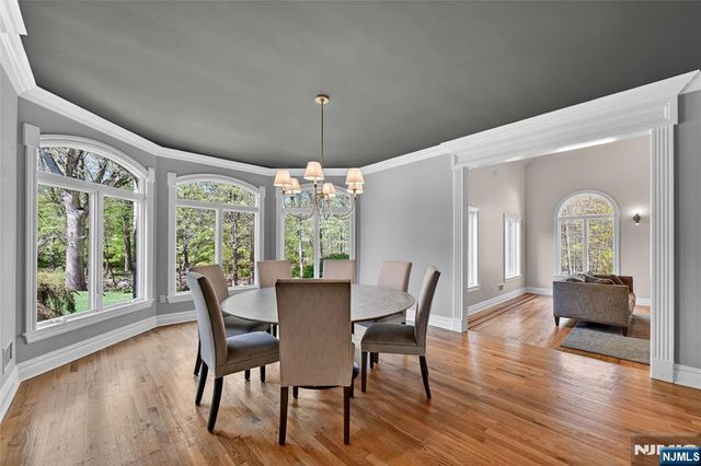 9 Heller Court, Mahwah, NJ 07430