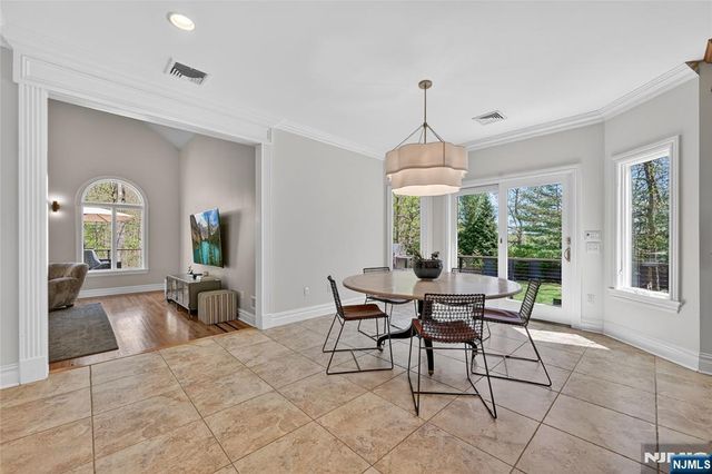 9 Heller Court, Mahwah, NJ 07430