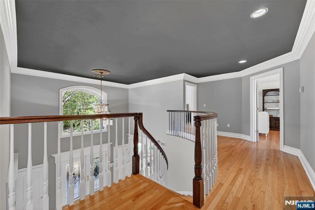 9 Heller Court, Mahwah, NJ 07430