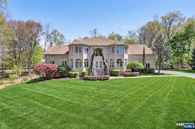 9 Heller Court, Mahwah, NJ 07430