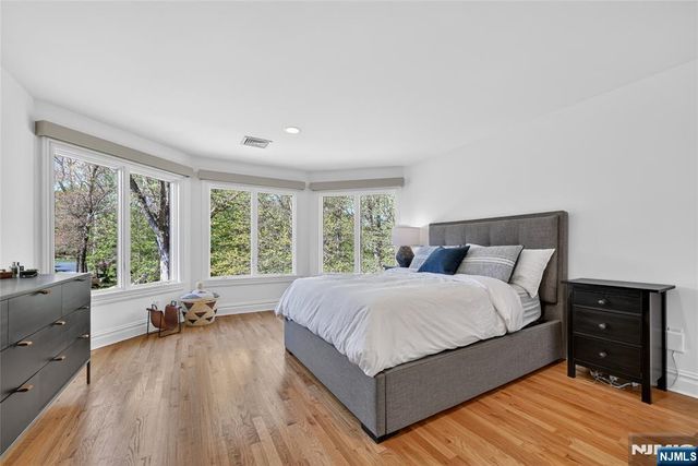 9 Heller Court, Mahwah, NJ 07430