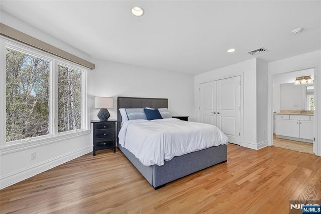 9 Heller Court, Mahwah, NJ 07430