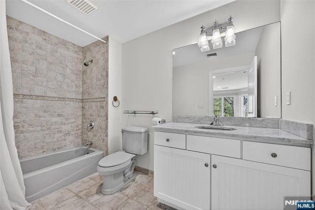 9 Heller Court, Mahwah, NJ 07430