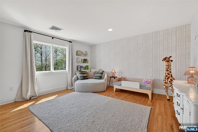 9 Heller Court, Mahwah, NJ 07430