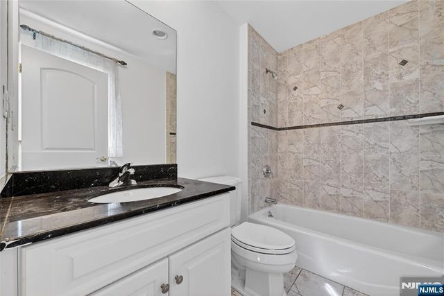 9 Heller Court, Mahwah, NJ 07430