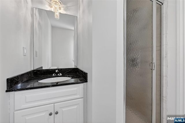 9 Heller Court, Mahwah, NJ 07430