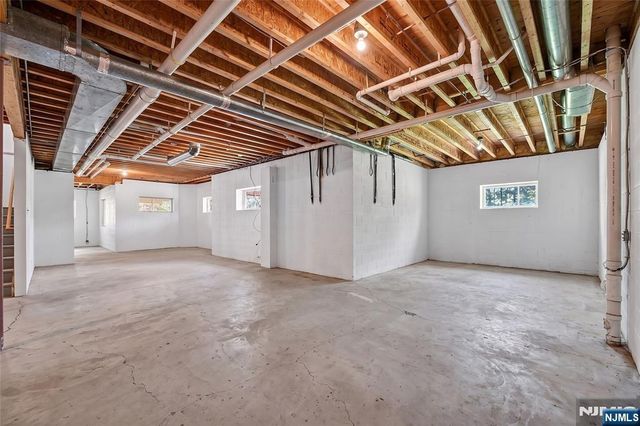 9 Heller Court, Mahwah, NJ 07430