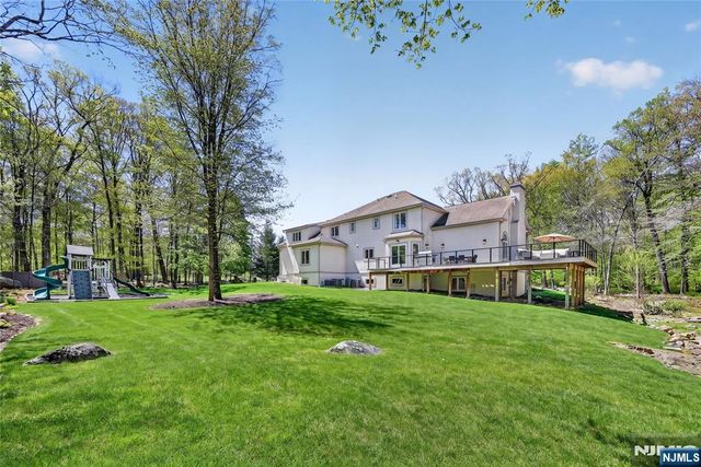 9 Heller Court, Mahwah, NJ 07430