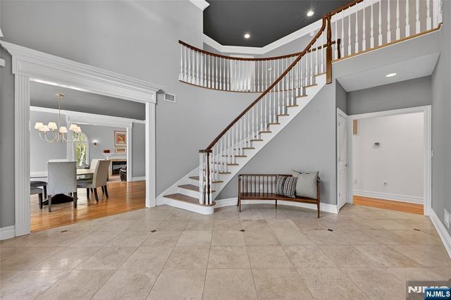 9 Heller Court, Mahwah, NJ 07430