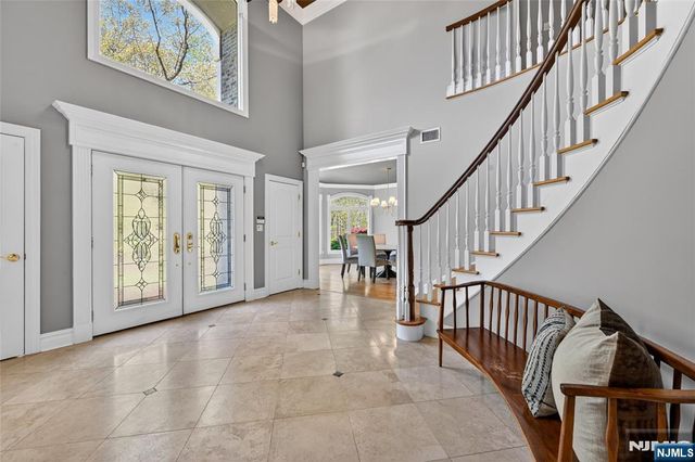 9 Heller Court, Mahwah, NJ 07430