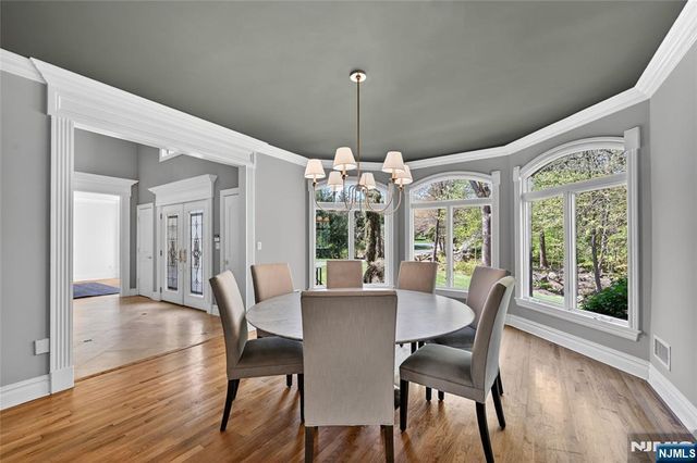 9 Heller Court, Mahwah, NJ 07430