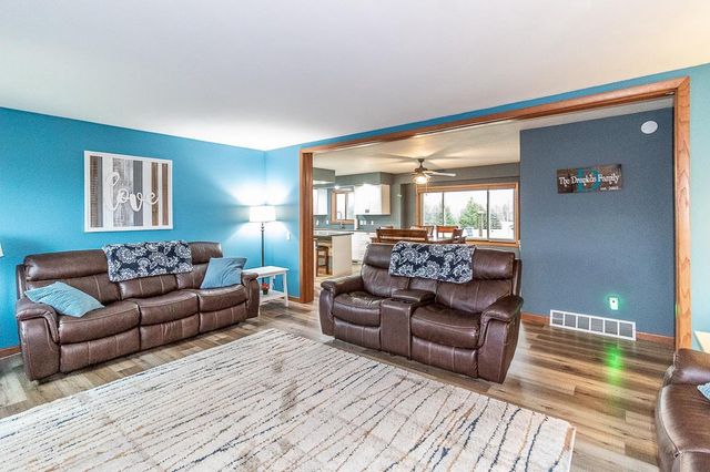 N1613 ERDINE LANE, Hortonville, WI 54944