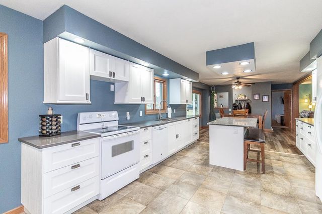 N1613 ERDINE LANE, Hortonville, WI 54944