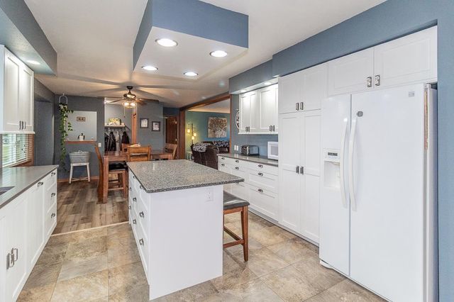 N1613 ERDINE LANE, Hortonville, WI 54944