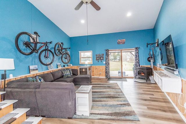 N1613 ERDINE LANE, Hortonville, WI 54944