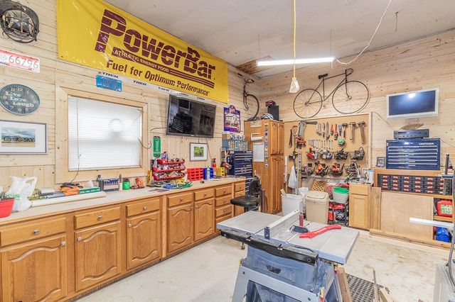 N1613 ERDINE LANE, Hortonville, WI 54944