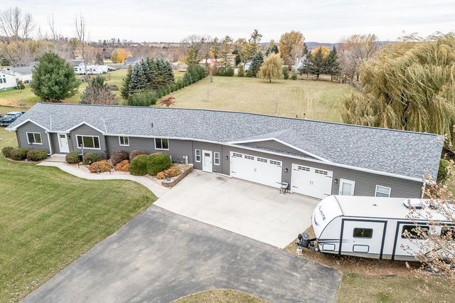 N1613 ERDINE LANE, Hortonville, WI 54944