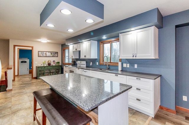 N1613 ERDINE LANE, Hortonville, WI 54944