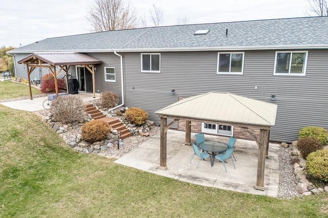 N1613 ERDINE LANE, Hortonville, WI 54944