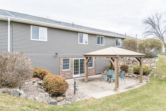 N1613 ERDINE LANE, Hortonville, WI 54944