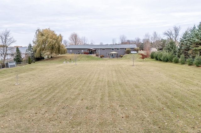 N1613 ERDINE LANE, Hortonville, WI 54944