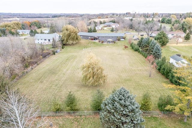 N1613 ERDINE LANE, Hortonville, WI 54944