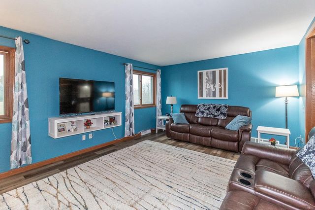 N1613 ERDINE LANE, Hortonville, WI 54944