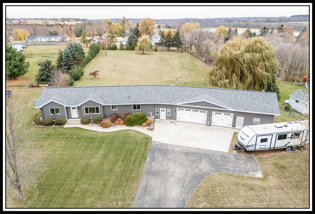 N1613 ERDINE LANE, Hortonville, WI 54944