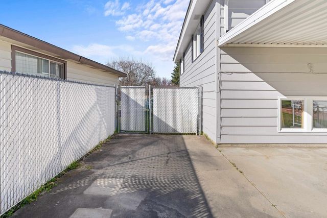 5724 N Fleming St, Spokane, WA 99205