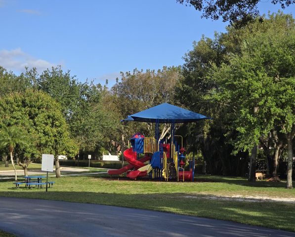 1041 Fairfax Circle W, Boynton Beach, FL 33436