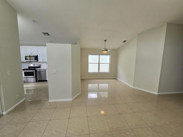 1041 Fairfax Circle W, Boynton Beach, FL 33436
