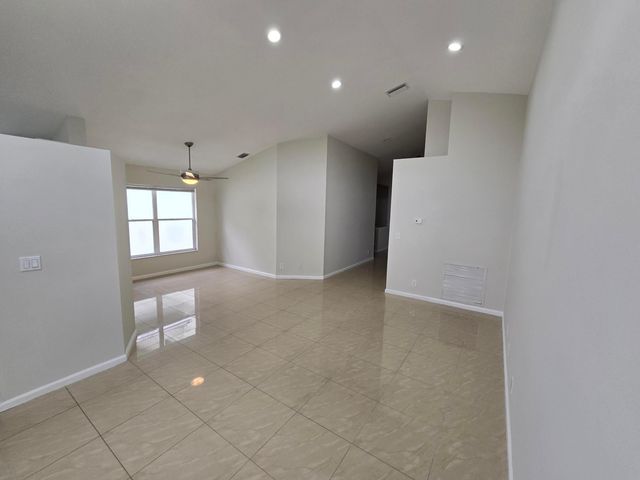 1041 Fairfax Circle W, Boynton Beach, FL 33436