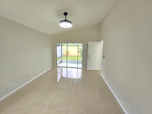 1041 Fairfax Circle W, Boynton Beach, FL 33436
