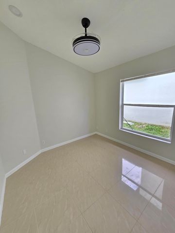 1041 Fairfax Circle W, Boynton Beach, FL 33436