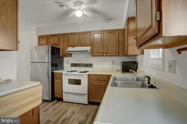1084 WESTGATE DRIVE, Chambersburg, PA 17201