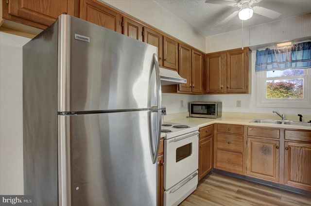 1084 WESTGATE DRIVE, Chambersburg, PA 17201