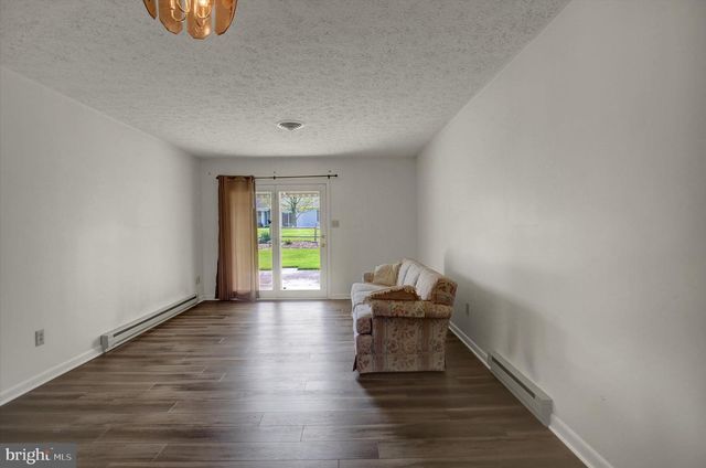 1084 WESTGATE DRIVE, Chambersburg, PA 17201