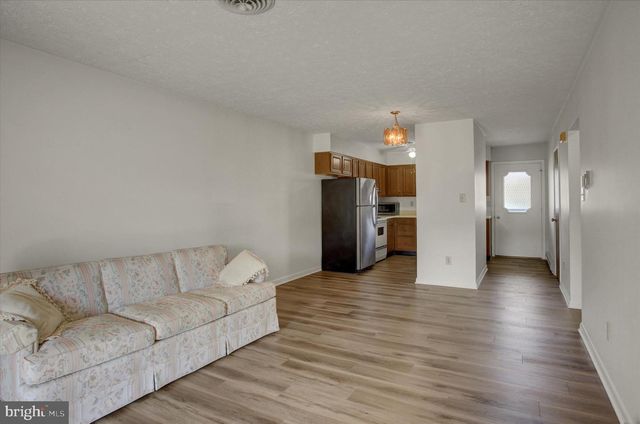 1084 WESTGATE DRIVE, Chambersburg, PA 17201