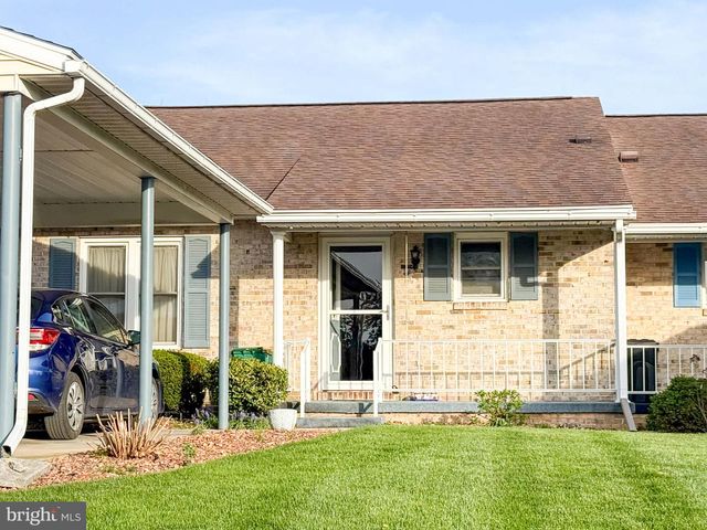 1084 WESTGATE DRIVE, Chambersburg, PA 17201