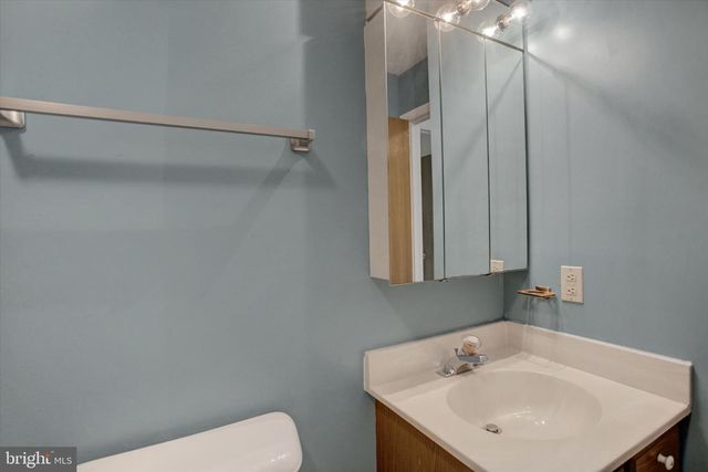 1084 WESTGATE DRIVE, Chambersburg, PA 17201
