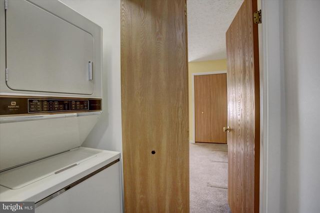 1084 WESTGATE DRIVE, Chambersburg, PA 17201