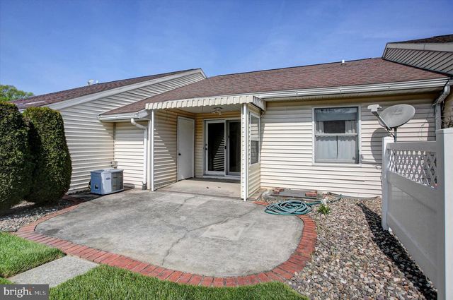 1084 WESTGATE DRIVE, Chambersburg, PA 17201