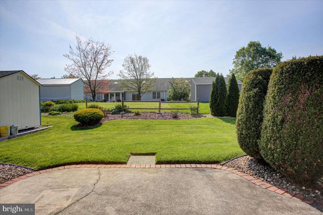 1084 WESTGATE DRIVE, Chambersburg, PA 17201