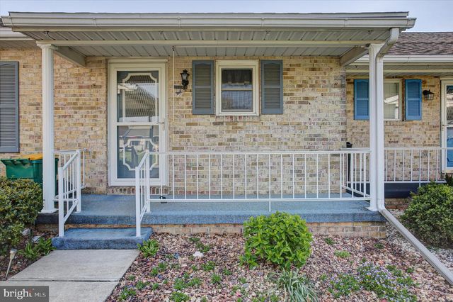 1084 WESTGATE DRIVE, Chambersburg, PA 17201