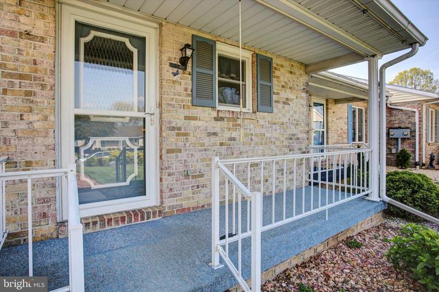 1084 WESTGATE DRIVE, Chambersburg, PA 17201