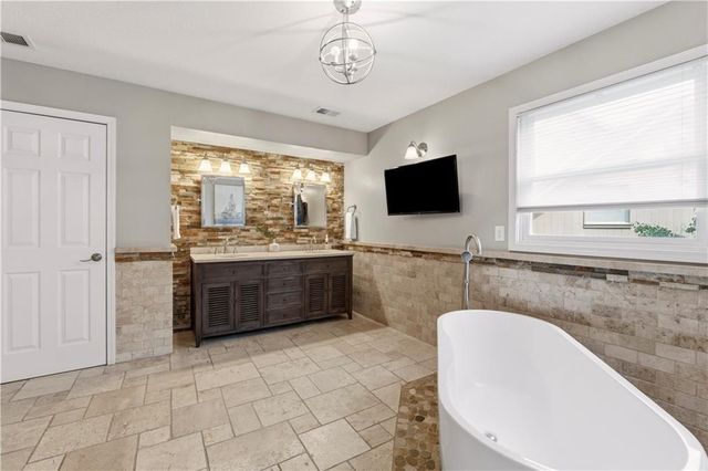 7221 Mullen Road, Shawnee, KS 66216