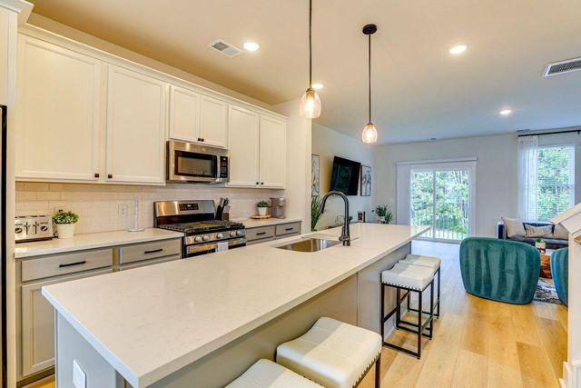 1010 Pettiford Place, Hanahan, SC 29410